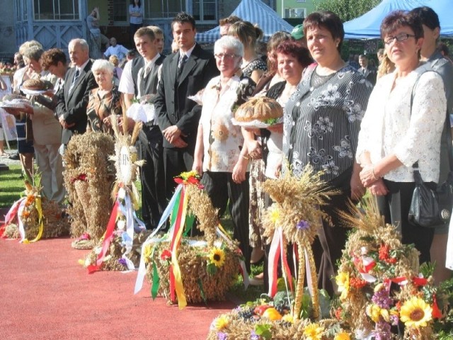 Przedstawiciele dziewięciu sołectw gminy Unisław przygotowali wieńce dożynkowe