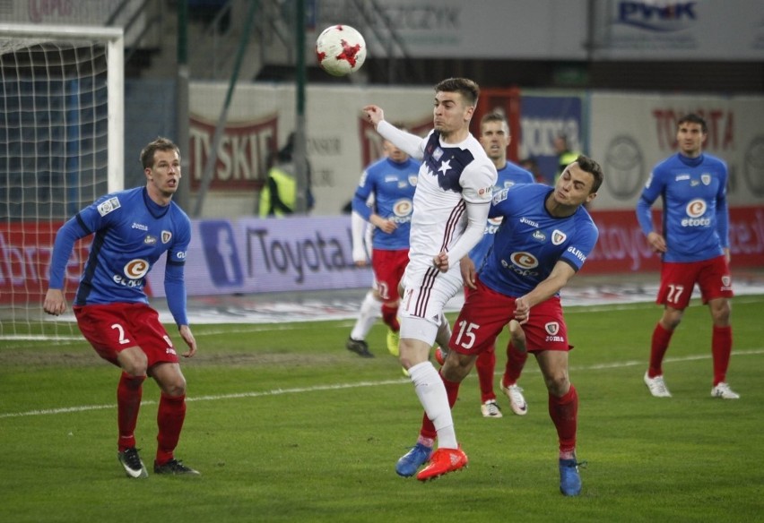 Piast Gliwice przegrał z Wisłą Kraków 1:2 w ostatniej...