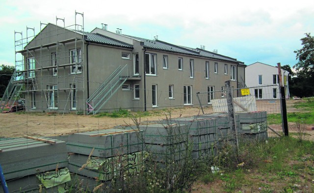 Lusówko: Mieszkania nad jeziorem na papierze są "budynkiem pensjonatowym"