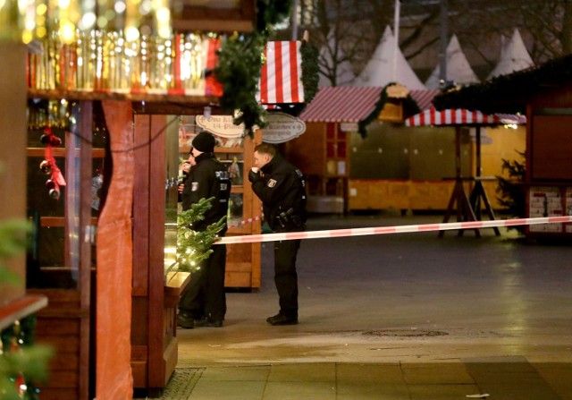 Jak opisywali niemieccy dziennikarze jarmark przy Breitscheidplatz miejsce zdarzenia przypominał pobojowisko. Ranni leżeli na ziemi, słychać było wycie karetek pogotowia, policja starała się otoczyć miejsce zdarzenia, by nie dopuszczać osób postronnych.