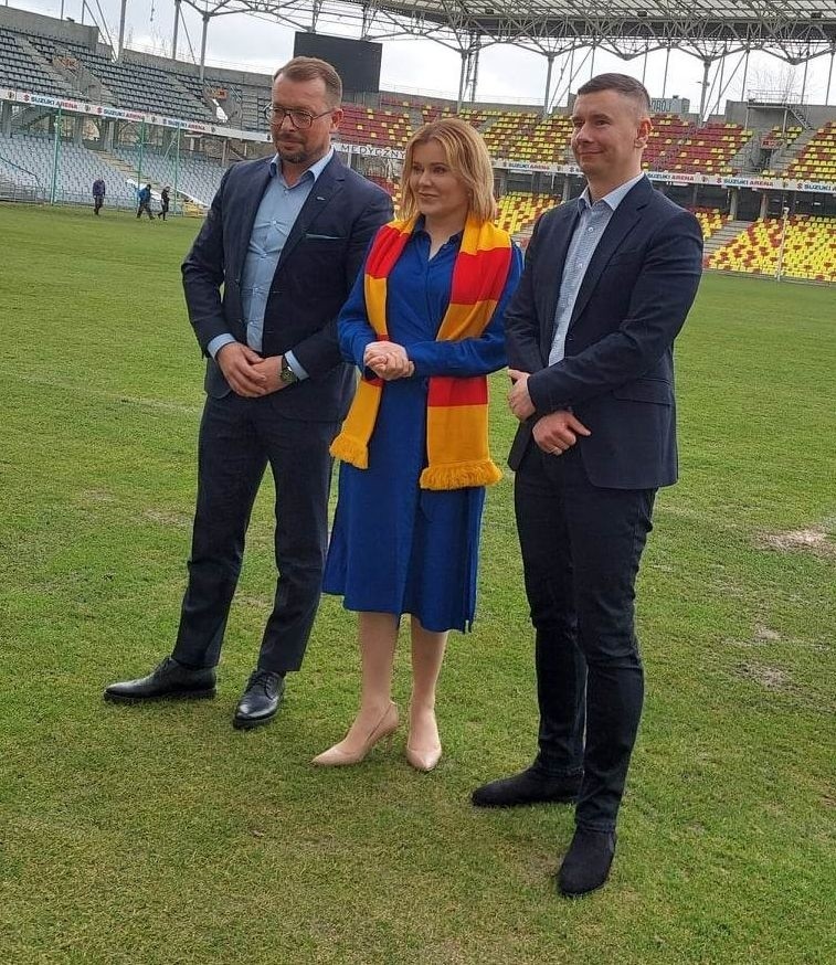 PKO BP Ekstraklasa. Korona Kielce pozyskała sponsora strategicznego. Jest nim Enea! To ważne wsparcie kieleckiego klubu. Zdjęcia i film