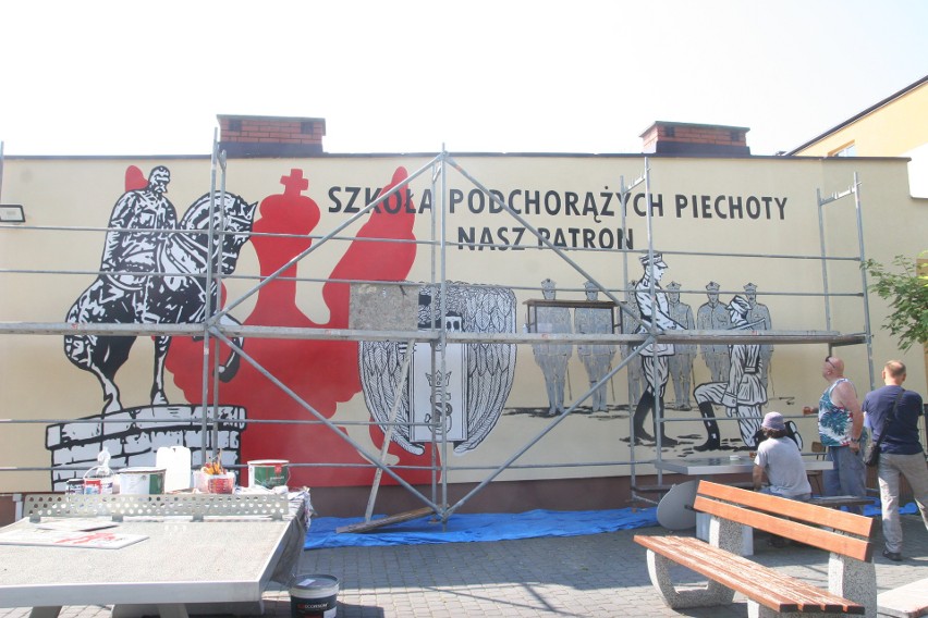 Mural historyczny w Starym Lubiejewie. Uroczyste odsłonięcie zaplanowano na 1.09.2021. Będzie też wystawa sprzętu wojskowego. Zdjęcia