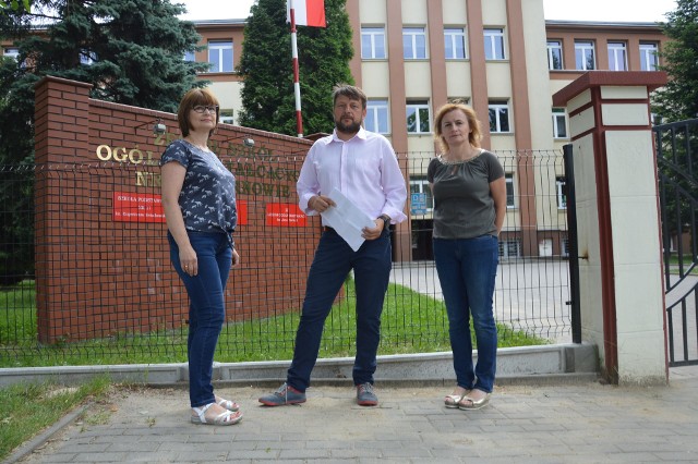 Anna Ryńska, Jacek Galus i Kinga Adamczyk twierdzą, że magistrat nie liczy się ze zdaniem rodziców