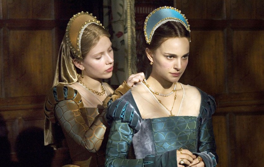 Dwie siostry Boleyn, Anna i Maria, walczą o względy jednego...