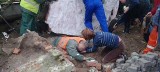 Po zawaleniu muru trzech robotników rannych. Ich stan jest stabilny [zdjęcia]