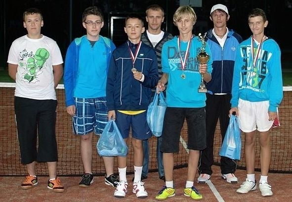 Najlepsi zawodnicy turnieju w Wodzisławiu w kategorii do 18 lat. Najlepszy był Hubert Pardała, drugie miejsce zajął Bartłomiej Sęk, a trzecie Tomasz Pluta.