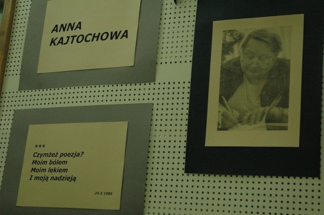 Scenografia w bibliotece w Oleśnie, na zdjęciu Anna Kajtochowa