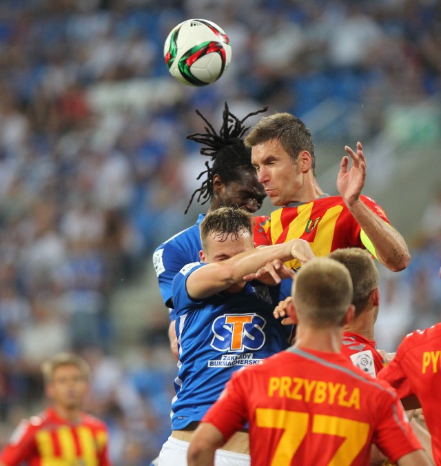 Zagłębie Lubin - Lech Poznań. Mecz już dziś, 14.08.2015. Kebba Ceesay (z tyłu) i Tomasz Kędziora to teraz kluczowi obrońcy Lecha Poznań