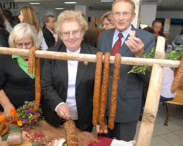 Louise i Percy Schmeiser podczas degustacji ekojadła na Uniwersytecie Rzeszowskim. Fot. Krystyna Baranowska