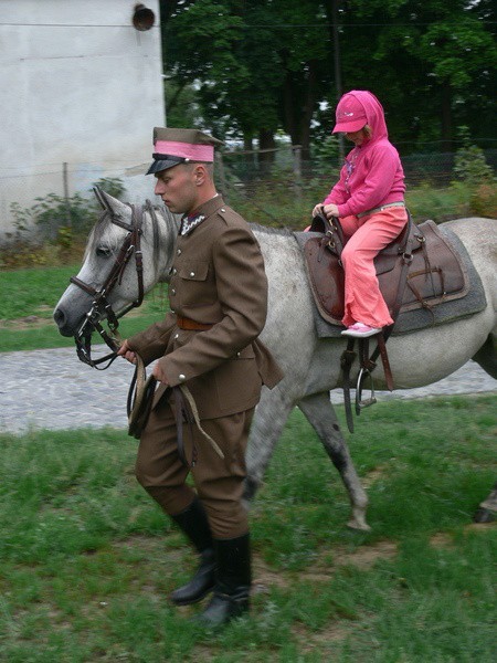 Podczas pikniku kawaleryjskiego będzie można skorzystać z przejażdżek na ułańskich rumakach.