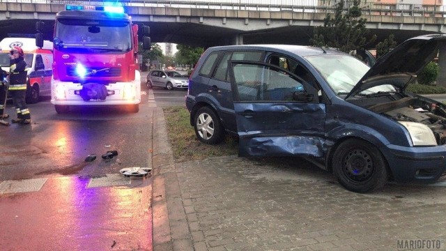 Wypadek na rondzie w Opolu.