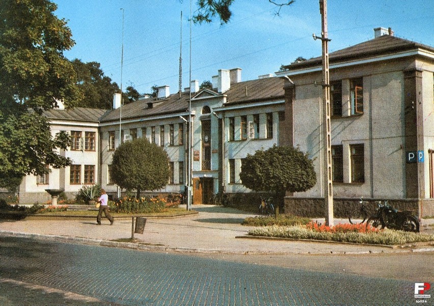 Lata 1970-1974, siedziba Urzędu Miejskiego w Pionkach.