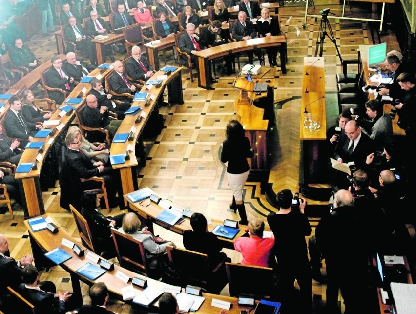 Rada Miasta Krakowa liczy 43 osoby. PiS ma 19 mandatów, PO -...