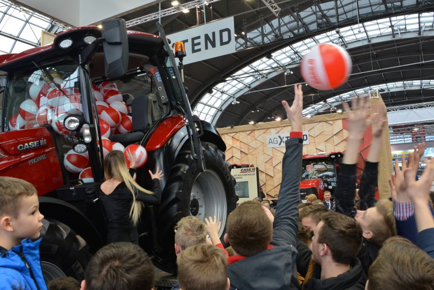 Agrotech 2019 w Kielcach. Cudne i mega nowoczesne ciągniki zachwycają 