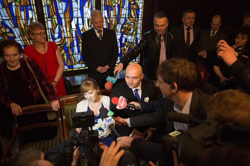 Prezydent Biedroń udzielił pierwszego ślubu