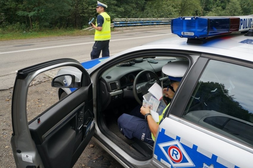 Policja z Żywca walczy z piratami drogowymi, bo wypadków jest za dużo AKCJA PRĘDKOŚĆ