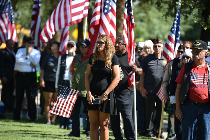 Pogrzeb Johna McCaina [ZDJĘCIA] Amerykanie oddają hołd byłemu senatorowi USA, John McCain spocznie na cmentarzu w Annapolis [WIDEO]