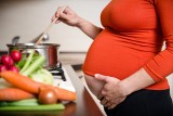 Jakich potraw na Wigilię i Boże Narodzenie powinna unikać kobieta w ciąży? Te świąteczne potrawy nie są zalecane kobietom ciężarnym