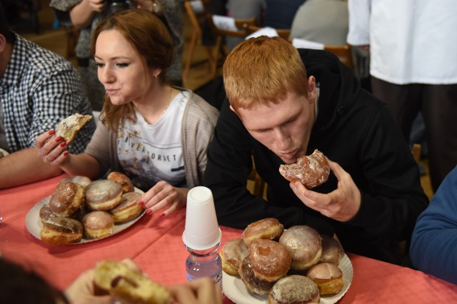 Mistrzostwa w jedzeniu pączków