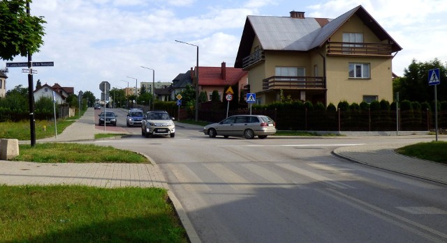 Niebezpieczne skrzyżowanie - ulic Armii Krajowej i Bohaterów Westerplatte w Busku-Zdroju ma zostać przebudowane.