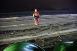 800 litrów paliwa na jezdni autostrady A4 przy węźle Bielany Wrocławskie. Samochód osobowy zderzył się z ciężarówką