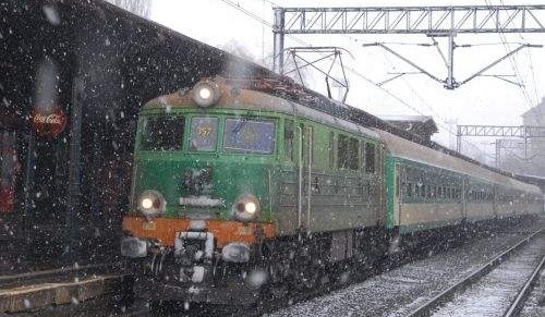 Zima okazała się zbyt wielkim utrudnieniem dla polskich składów kolejowych.