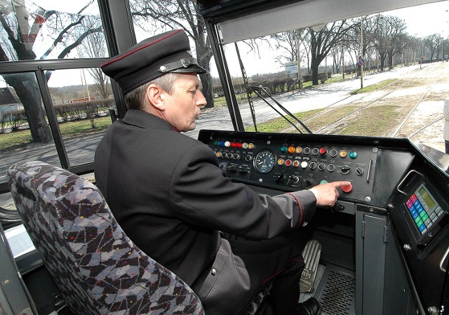 Pasażerowie i motorniczy wyraźnie odczują zmianę jakości podróżowania po Szczecinie tramwajami, jeżeli tatry zastąpią wysłużone "przegubowce&#8221;.