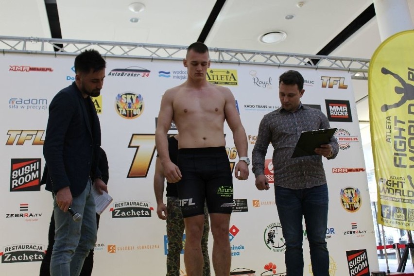 [WIDEO, ZDJĘCIA] Zawodnicy już po ważeniu. W sobotę wielka gala MMA, Radom - Reszta Świata