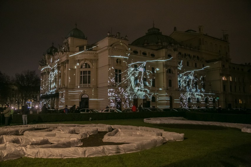 Niezwykły spektakl na fasadzie Teatru Słowackiego