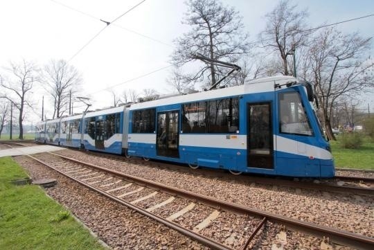 40 i pół metrowy kolos wyrusza na krakowskie torowiska