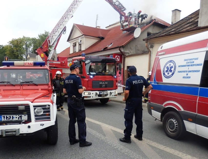 Pożar w kamienicy na Rynku w Busku-Zdroju. Dwie kobiety w szpitalu 