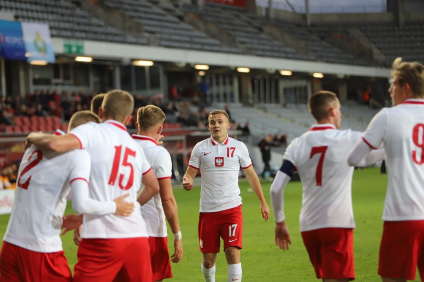 Reprezentacja Polski do 21 lat pokonała w Kielcach San Marino 3:0. W drugiej połowie zagrał Daniel Szelągowski [DUŻO ZDJĘĆ]