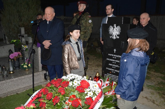 W imieniu rodzin za ufundowanie i poświęcenie grobów podziękował Piotr Książek, wnuk zamordowanego Piotra Książka