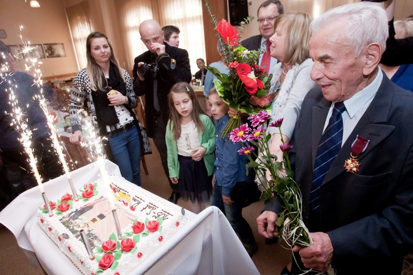 Stanisław Kowalski, który mieszkał w powiecie koneckim, ma 109 lat. Jest najstarszym biegaczem w Europie i być może na świecie [ZDJĘCIA]