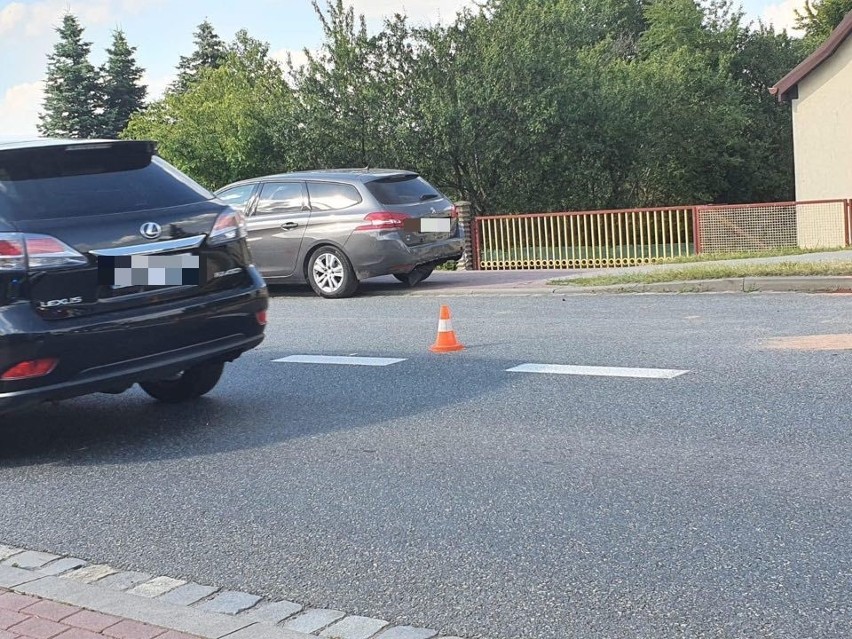 Zderzenie dwóch samochodów osobowych na DK 11 w Wojciechowie. BMW najechało na peugeota 
