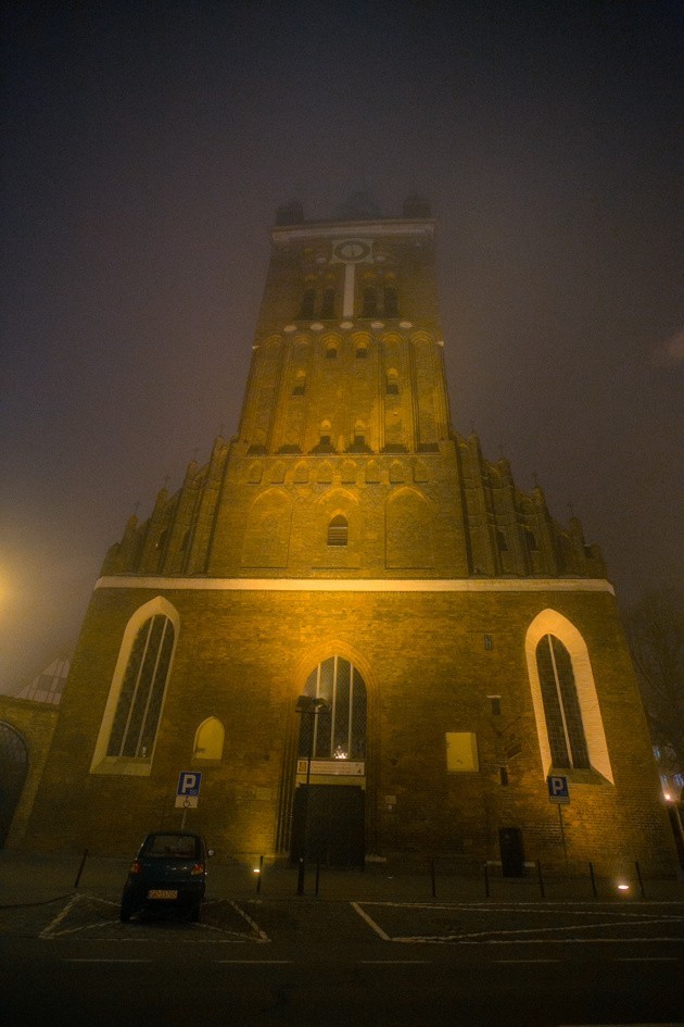 Tajemniczy Gdańsk. Zobaczcie nocne zdjęcia Gdańska spowitego mgłą