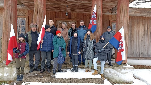 Klub Historyczny Domu Kultury Małogoszcz zorganizował interesującą wycieczkę na szlaku Powstania Styczniowego na terenie gminy. Więcej na kolejnych zdjęciach