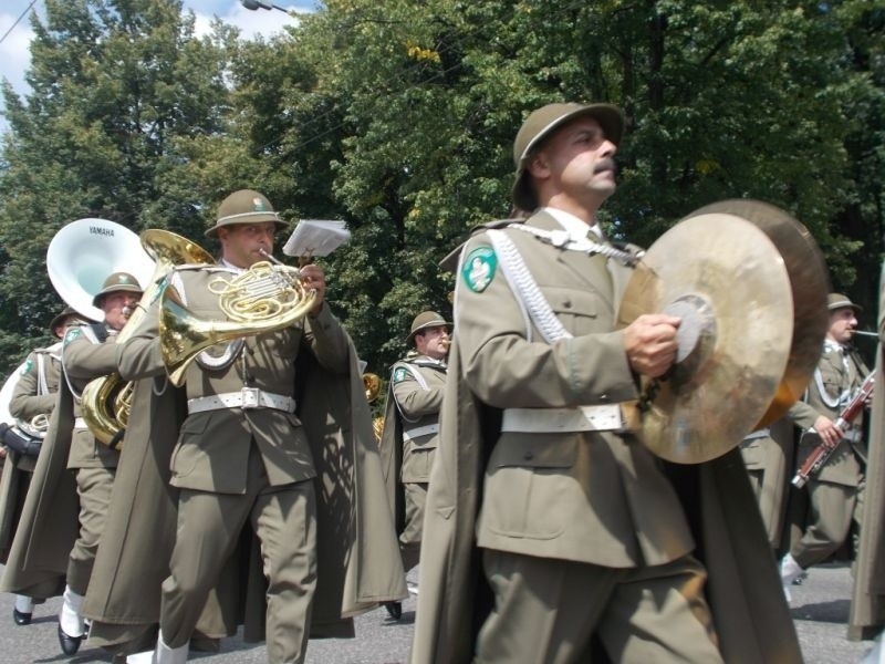 Wojskowa defilada ulicami Tychów [ZDJĘCIA]