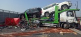 Śmiertelny wypadek na A1! Zderzenie lawety z autami osobowymi koło Piotrkowa Trybunalskiego! Jedna osoba nie żyje!