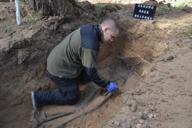 Przedstawiciele stowarzyszenia Pomost poszukują szczątków żołnierzy niemieckich