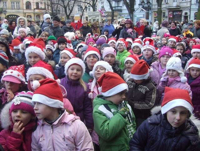 z okazji świąt zostaną obdarowane zebranymi słodyczami.