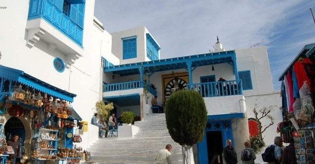 W Sidi Bou Said dominują dwa kolory: biel i błękit