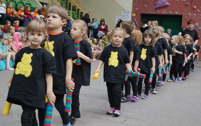 Inowrocławskie przedszkolaki uwielbiają pluszowego misia [zdjęcia]