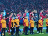 Widzew. Łodzianie grają w Chorzowie z Ruchem. Tłumy na trybunach, walka na murawie 