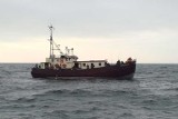 Nasza łódź zatonęła w ciągu 1-1,5 godziny - mówi właściciel Miętusa II. Załoga i wędkarze ratowali się schodząc na tratwę ratunkową