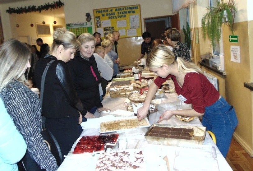 Kiermasz charytatywny w Młodzawach dla Romana Kornesa. Kupili ciasto i pomogli walczyć z rakiem