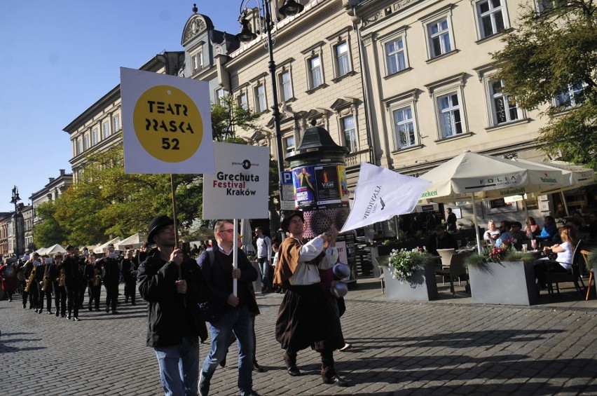 Kraków. Artyści i przyjaciele Marka Grechuty przeszli w korowodzie wokół Rynku Głównego [GALERIA]