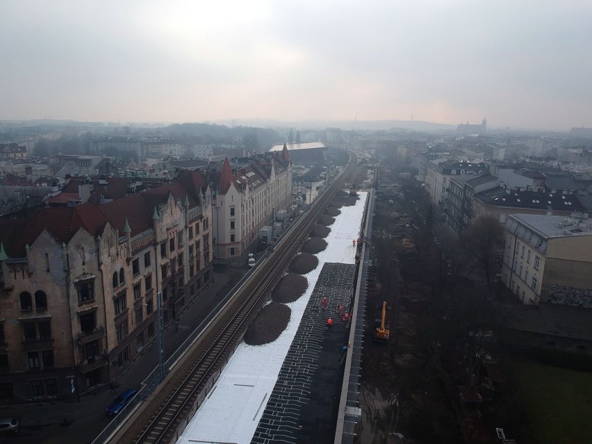 Na macie ułożony będzie tłuczeń kolejowy