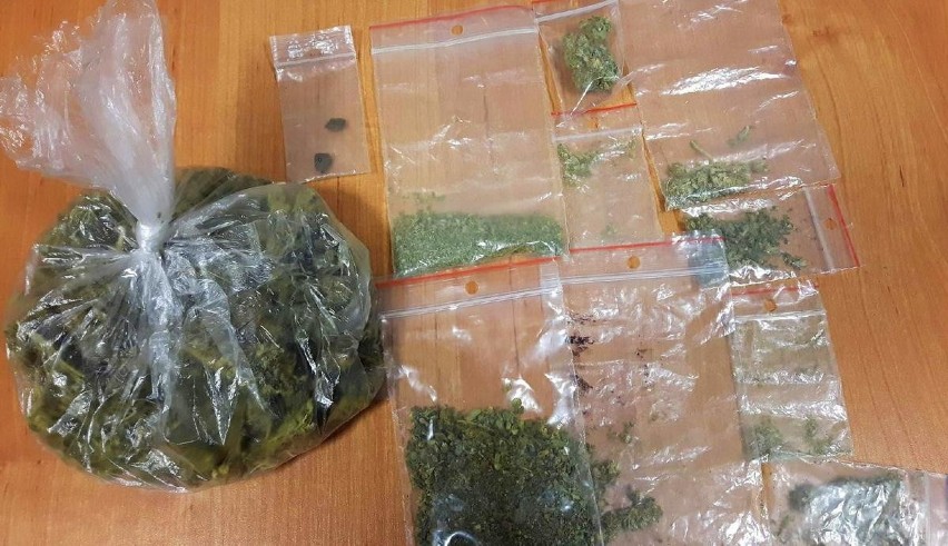 Policjanci zabezpieczyli 60 gramów narkotyków, które ukryte...