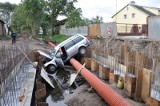 Wyszków: Kierowca jechał tak szybko, że... wylądował w głębokim wykopie